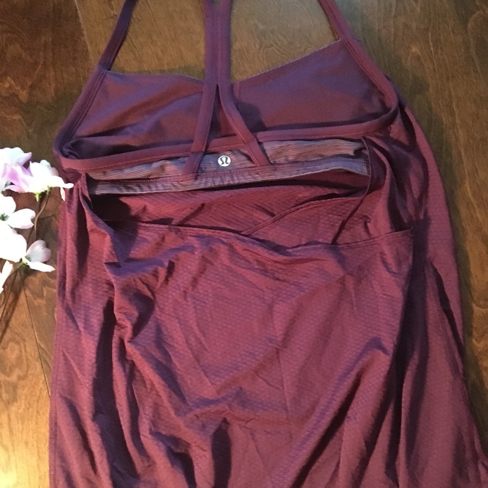 Lululemon women athletic top!